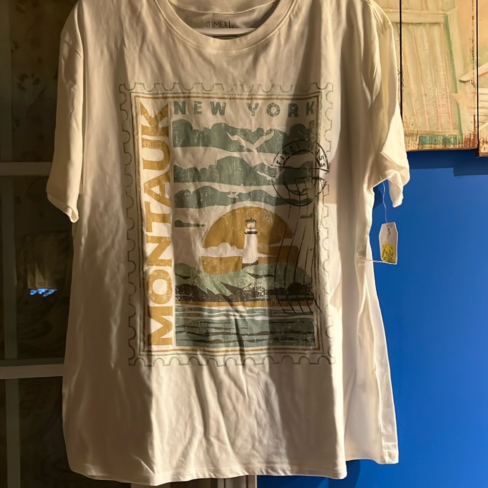 T-shirt size lg says NewYork Montauk bnwt